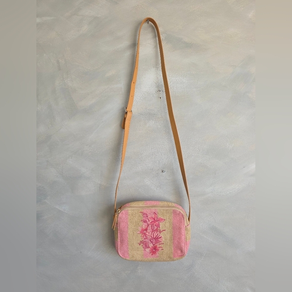 Vera Bradley Handbags - Vera Bradley Evie Crossbody Candy Pink Stripe Floral Morif Straw Handbag Purse